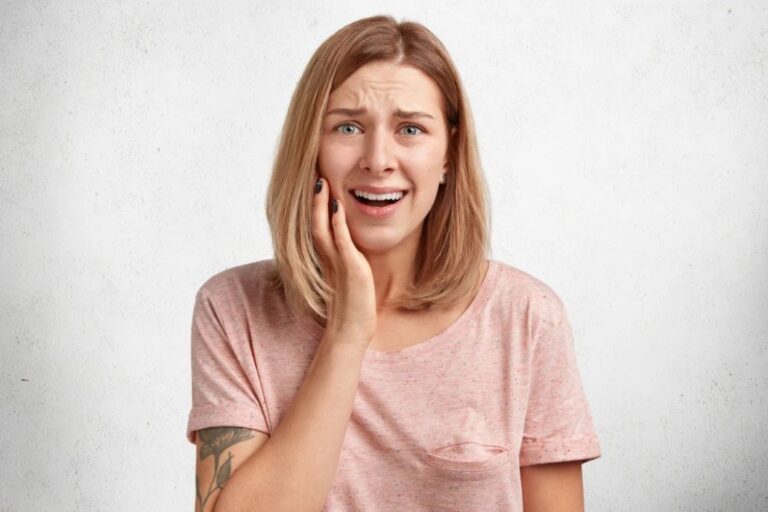 ¿Por qué se me tuercen los dientes?
