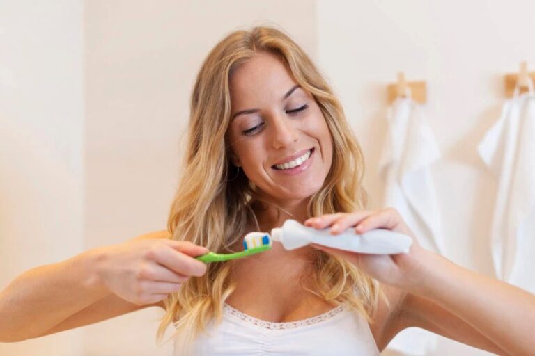 Riesgos de no reemplazar el cepillo de dientes con regularidad